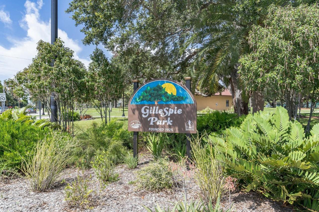 Downtown Single Family Modern Bungalow Close To Beaches And Dining Home Σεϊρασότα Εξωτερικό φωτογραφία